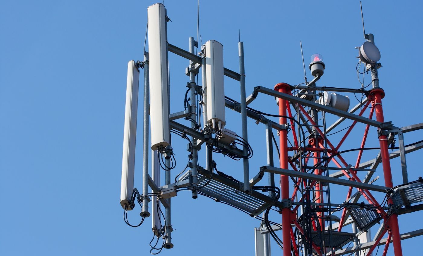 Maste med antenner til mobiltelefoni og data